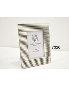 Cadre photo moderne noir et blanc rayé en MDF et résine, décoratif, pour table, 10x15 cm, disponible au prix de gros - Product Image 6