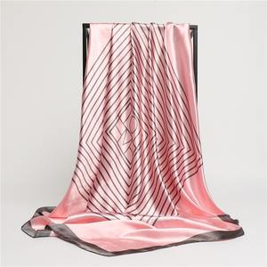 Écharpe carrée en <span class=keywords><strong>soie</strong></span> personnalisée avec logo 90*90CM, nouvelle écharpe tendance pour femmes, imprimé léopard à pois, satin chaud, <span class=keywords><strong>AliExpress</strong></span> - Product Image 3