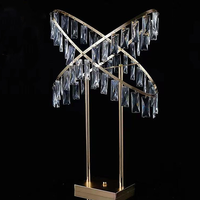 Décoration et fournitures de mariage : Nouveaux accessoires de mariage, grand support à fleurs en cristal doré, centre de table de mariage, arrangement de scène, support à fleurs en fer