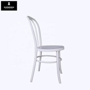 Chaise <span class=keywords><strong>de</strong></span> bistrot Thonet <span class=keywords><strong>Paris</strong></span> en plastique blanc en résine empilable <span class=keywords><strong>de</strong></span> <span class=keywords><strong>location</strong></span> pour la fête <span class=keywords><strong>de</strong></span> l'événement <span class=keywords><strong>de</strong></span> l'hôtel - Product Image 5