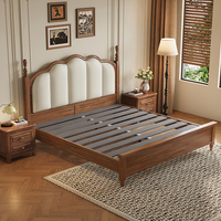 Nouveau lit queen-size en bois massif de style chinois vintage, avec tête de lit capitonnée et structure à tenons et mortaises, idéal pour chambre principale et chambre d'amis