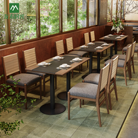Ensemble de banquettes de restaurant en bois massif de style chinois moderne, durable et écologique, avec table et chaises pour usage commercial