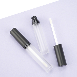 Matte màu đen đơn giản phong cách rỗng Lip Gloss ống nhựa rõ ràng chai Son bóng Ống <span class=keywords><strong>container</strong></span> tùy chỉnh bao bì - Product Image 4