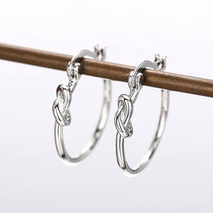 Orecchini a Cerchio E3004 in Oro Bianco per Donna, Classici con Fiocco e Zirconi, Gioielli alla Moda in Lega - Product Image 1