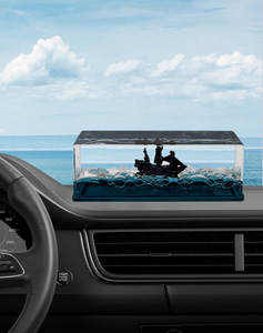 Rafraîchisseur d'air intérieur de voiture moderne avec parfum léger Parfum liquide Aromathérapie Black Pearl Titanic en résine - Product Image 1