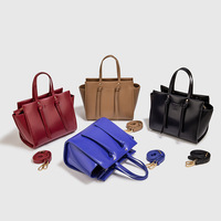 Pochette carrée en cuir PU pour femme avec décoration métallique, idéale pour les banquets et mariages
