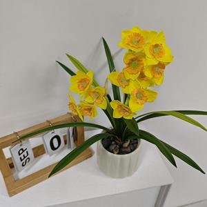 Plante artificielle en pot de narcisse jaune à 3 têtes en caoutchouc souple, pour décoration intérieure, salon, mariage, Dream Castle - Product Image 3