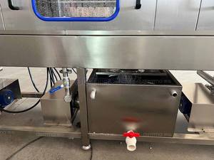 Ligne de remplissage automatique de liquides, de bouchage et d'étiquetage de bouteilles pour la production d'eau, de boissons, d'huile, de sauces et de shampooings - Product Image 6