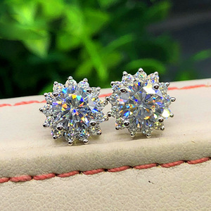 Orecchini a Perno con Fiocco di Neve Floreale e Micro Pavé di Zirconi per Donne, Gioielli Eleganti e alla Moda - Product Image 2