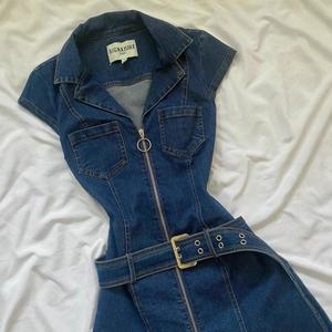 เดรสยีนส์ทรงเข้ารูปแขนสั้นสไตล์เรโทรสุดเซ็กซี่สำหรับสาวฮอต คอลเลคชั่นใหม่รับซัมเมอร์ ช่วยกระชับสัดส่วนช่วงเอว - Product Image 3