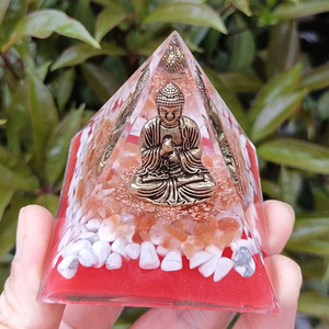 Statue de Bouddha, pyramide en cristal, résine époxy, décoration artisanale pour la maison, ornement de bureau, cadeau - Product Image 1