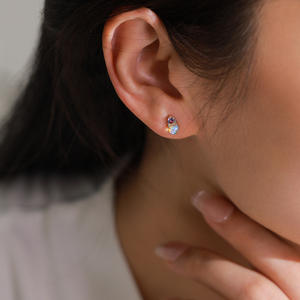 Pendientes Personalizables de Plata de Ley S925 con Circonita Púrpura y Piedra Lunar de Corte Redondo - Exclusivo para Mujer - Product Image 5