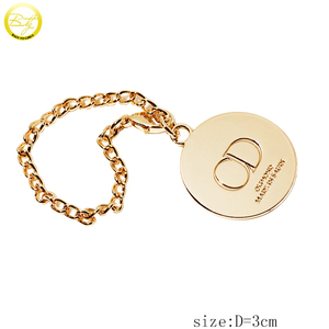 Tùy chỉnh khắc logo Túi phụ kiện vòng hình dạng Vai Túi kim loại thẻ tên màu vàng Ba lô kim loại Tấm Thư với chuỗi - Product Image 2