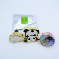Rafraîchisseur d'air de voiture moderne de luxe en métal diffuseur de parfum suspendu personnalisé avec clip pour bouche d'aération
