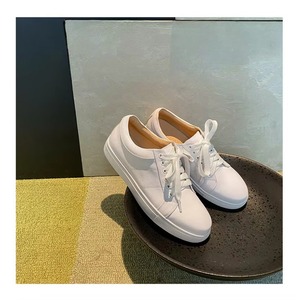 Baskets blanches pour femmes, chaussures de marche confortables, baskets décontractées personnalisées pour le printemps et l'automne - Product Image 1