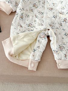 <span class=keywords><strong>Combinaison</strong></span> en polaire pour bébé <span class=keywords><strong>fille</strong></span> Angou, nouvelle arrivée hiver, avec petit motif floral, chapeau, barboteuse longue, vêtements d'extérieur - Product Image 6
