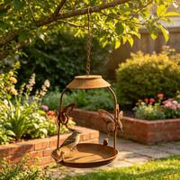 Door de natuur geïnspireerde metalen vogelvoederbak met vlinders, hangend voor buiten, gazon, tuin, huisdecoratie