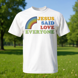 T-shirt promotionnel « Jésus a dit : Aimez tous les hommes » avec motif arc-en-ciel - Product Image 1
