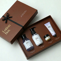 Boîte cadeau rigide élégante en ivoire sur mesure de luxe avec gaufrage floral en feuille d'or, emballage cosmétique haut de gamme, boîte pour lotion