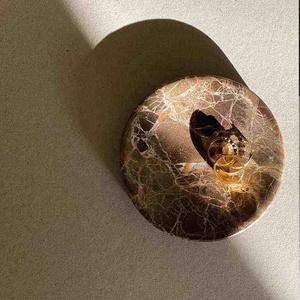 Bandeja Decorativa Mini <span class=keywords><strong>de</strong></span> Travertino y Mármol Stonekocc D10cm, Estilo Wabi-Sabi, para Guardar Joyas, Adorno Vintage Art Deco para Casa Modelo - Product Image 4