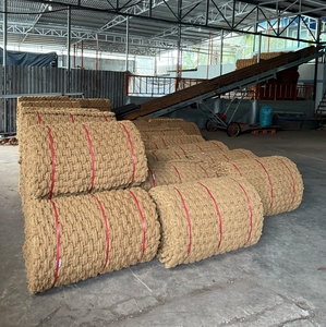 Rouleau de tapis en fibre de coco naturelle brun doré 10m 65kg Matériau écologique pour pavage de passerelles et prévention de l'érosion des sols - Product Image 1