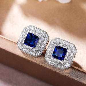 Boucles d'oreilles clous en or blanc E1050 saphir taille princesse serti pavé, bijoux de mode classiques pour femme, géométriques pour soirée - Product Image 3