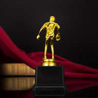 YX Vente chaude et trophée d'étoile en plastique or brillant bon marché sur base noire avec logo gravé individuellement