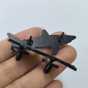 <span class=keywords><strong>Precio</strong></span> de fábrica: Pines de solapa personalizados de dibujos animados, insignias de metal chapadas en negro, pin de esmalte suave con diseño de <span class=keywords><strong>peces</strong></span> personalizados - Product Image 5