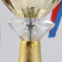 Casquette modifiable Trophée de conception moderne Asie Style populaire Trophées de sport en or et cadeaux Base noire carrée Trophée en métal unique