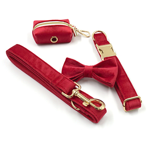 Vente en gros de chien en velours rouge avec logo privé personnalisé Collier de chien innovant avec laisse et noeud papillon porte-sac à crottes - Product Image 1