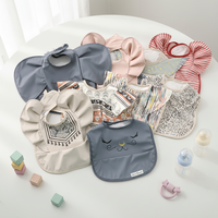 Bavoir pour bébé mignon et amusant, 2 couches, imperméable, fermeture à boutons, écologique, lavable, imprimé avec logo personnalisé pour bébés et tout-petits