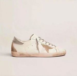 Baskets décontractées pour femmes de style vintage avec motif étoile, effet vieilli, talon dissimulé et fonction rehausseur de taille - Product Image 5