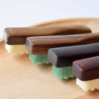 Mini brosse de nettoyage DIY OEM à manche en bois blanc, à dents crantées et à dix mille poils durs