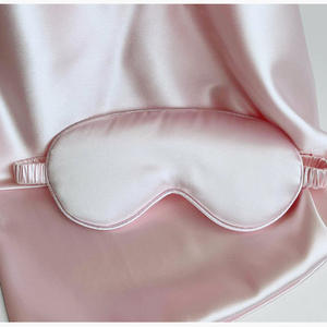 Ensemble de sommeil <span class=keywords><strong>en</strong></span> satin de <span class=keywords><strong>soie</strong></span> doux masque de sommeil <span class=keywords><strong>en</strong></span> satin personnalisé chouchous et <span class=keywords><strong>taie</strong></span> <span class=keywords><strong>d</strong></span>'<span class=keywords><strong>oreiller</strong></span> pour cheveux - Product Image 3