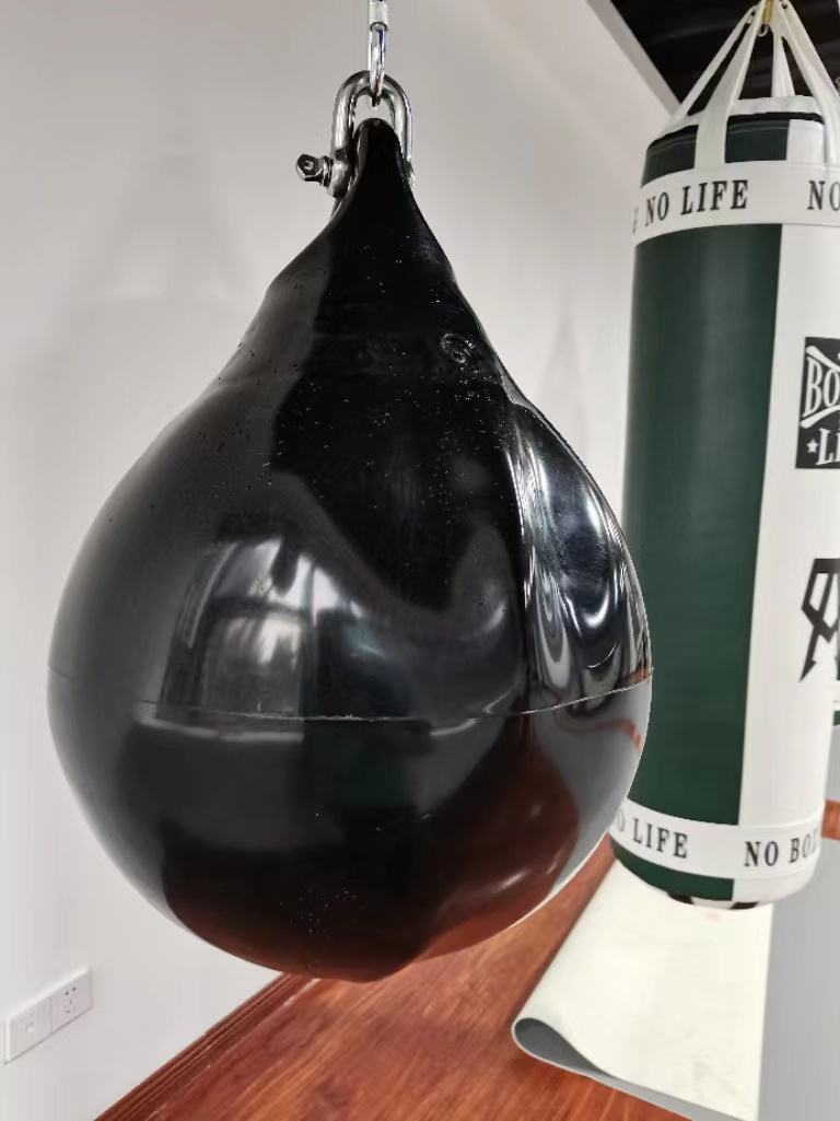フィットネスファイトトレーニングハンギングボクシングウォーター