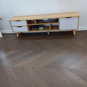 Parquet en chêne blanc multicouche AVANTIMORA, anti-rayures, personnalisable, E0 E1 CE, gaufré, grade AB, 20 mm, à joint chevron, pour écoles - Product Image 1