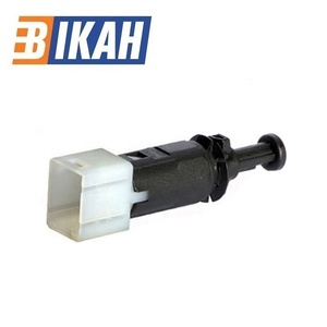 Interrupteur de feux stop pour <span class=keywords><strong>Renault</strong></span> CLIO II <span class=keywords><strong>Espace</strong></span> Kangoo 1 Laguna 1 Twingo Master 2 Trafic 7700414988 2532000QAA 4404452 4415882 - Product Image 1