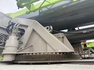 Grue mobile d'occasion Zoomlion ZTC1300V 130H 130T en bon état avec moteur et pompe, disponible à Dubaï - Product Image 4