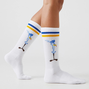 Venta al por mayor OEM ODM diseño de personajes de dibujos animados hombres mujeres logotipo personalizado algodón equipo calcetines Jacquard calcetines deportivos - Product Image 3