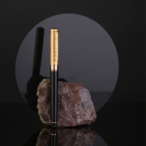 Stylo plume en laiton de style vintage avec pointe en iridium M pour les collectionneurs de stylos et les cadeaux d'anniversaire uniques - Product Image 3