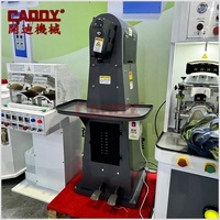 Machine automatique de formage de la tige et du talon de chaussures CADDY pour la production de chaussures
