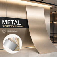 Panneau mural en WPC co-extrudé à âme pleine de 8 mm avec placage en bois de bambou et film métallique brossé pour revêtement mural intérieur
