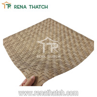 Populaire en gros extérieur synthétique canne tissé tapis artificiel bambou tissé rotin rouleau matériel pour plafond et mur