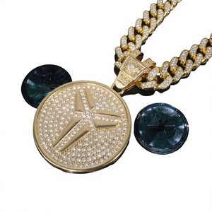 Collier pendentif croix hip-hop sertie de diamants, plaqué or, chaîne torsadée, disque rond pour hommes et femmes, idéal pour les fêtes - Product Image 3