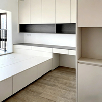 Chambre à coucher personnalisée avec tatami et dressing intégré, panneaux écologiques