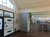 Cloison en aluminium pliable, flexible et mobile sur mesure, absorption acoustique hautement efficace, design moderne, école, villa