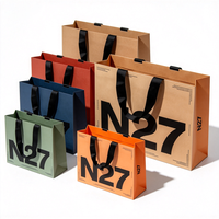 Tas Kertas Warna Kontras Desain Bebas Logo Kustom Kelas Atas Produksi 72 Jam Kemasan Butik Mode Ramah Lingkungan