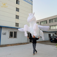 Marionnette de cheval volant gonflable blanche de 3,5 m de long pour les activités de performance de défilé dans les parcs pour enfants