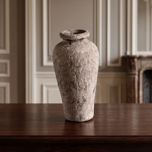 Urna de terracota rústica antigua, perfecta para realzar la decoración de tu sala de estar con un encanto natural y una elegancia artística. - Product Image 3