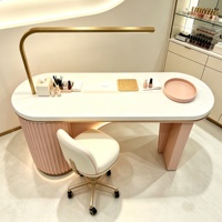Table de manucure rose avec lampe LED demi-lune, poste de travail pour technicien(ne) d'onglerie, bureau de manucure pour salon de beauté avec accessoires assortis
